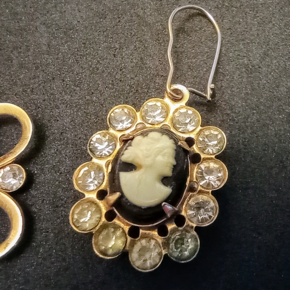 Vintage Black & White Cameo Necklace and Earrings Set - Picture 3 of 5